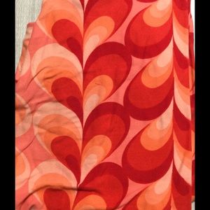 LLR VALENTINE OS LEGGINGS. NWT, OS hearts